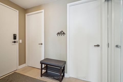 Photo 22 at 4004 - 3900 Confederation Parkway, City Centre, Mississauga