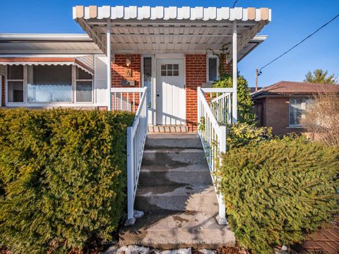 Photo 3 at 4 Riverlea Drive, Humber Heights, Toronto