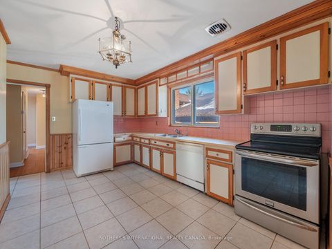 Photo 8 at 4 Riverlea Drive, Humber Heights, Toronto