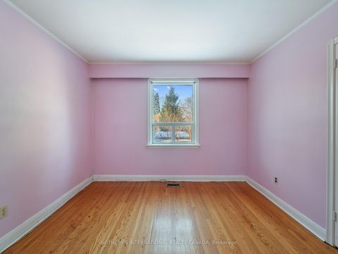 Photo 14 at 4 Riverlea Drive, Humber Heights, Toronto