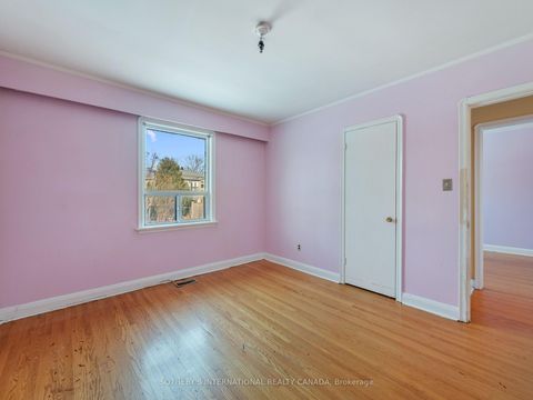 Photo 15 at 4 Riverlea Drive, Humber Heights, Toronto