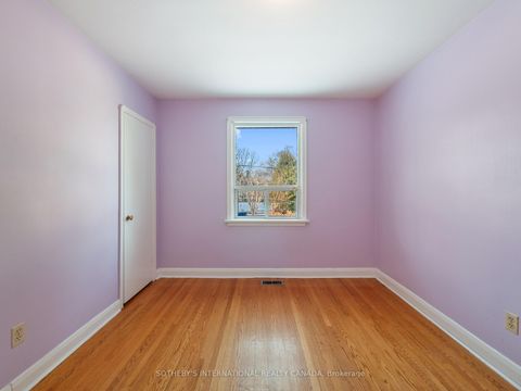 Photo 17 at 4 Riverlea Drive, Humber Heights, Toronto