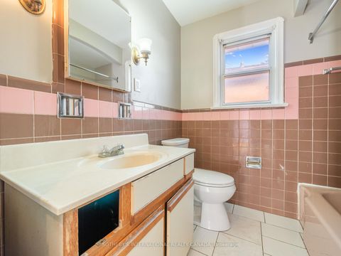 Photo 18 at 4 Riverlea Drive, Humber Heights, Toronto