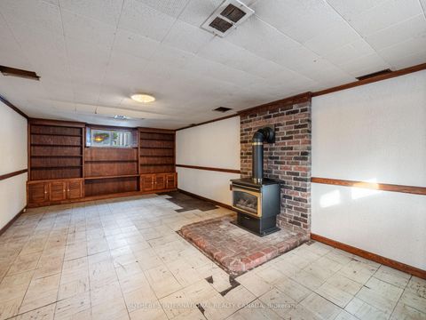 Photo 21 at 4 Riverlea Drive, Humber Heights, Toronto