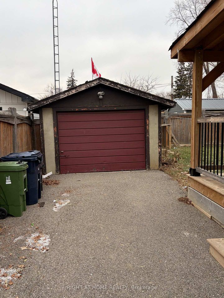 Photo 9 at 200 Gary Drive, Pelmo Park W4, Toronto