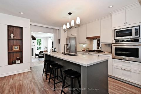 Photo 8 at 82 Centre Street, Aurora Village, Aurora