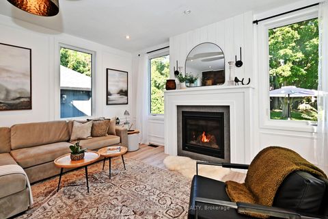 Photo 11 at 82 Centre Street, Aurora Village, Aurora