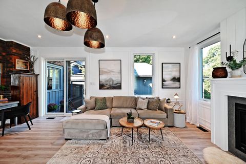 Photo 16 at 82 Centre Street, Aurora Village, Aurora