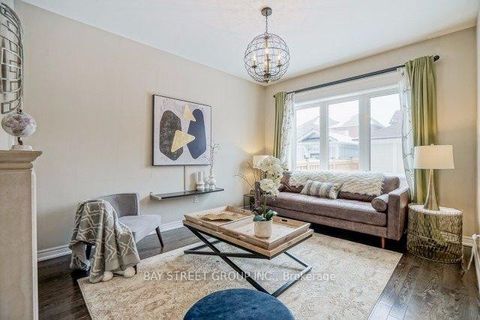 Photo 5 at 24 Plantain Lane, Oak Ridges Lake Wilcox, Richmond Hill