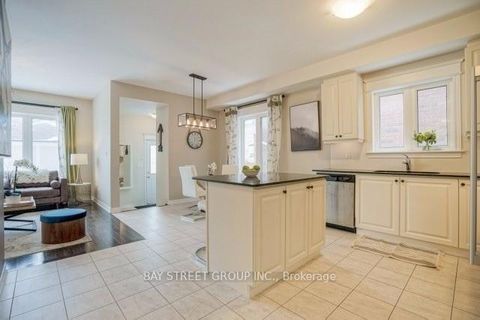 Photo 9 at 24 Plantain Lane, Oak Ridges Lake Wilcox, Richmond Hill