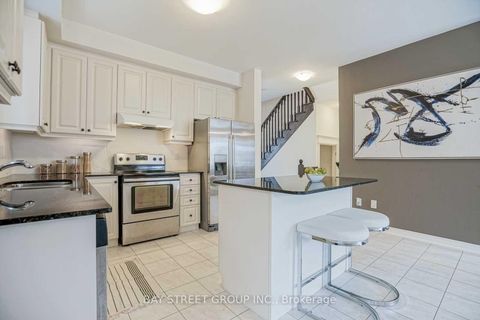 Photo 11 at 24 Plantain Lane, Oak Ridges Lake Wilcox, Richmond Hill