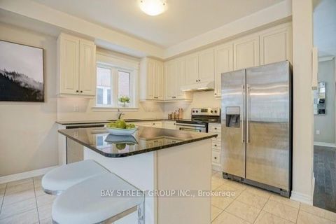 Photo 12 at 24 Plantain Lane, Oak Ridges Lake Wilcox, Richmond Hill