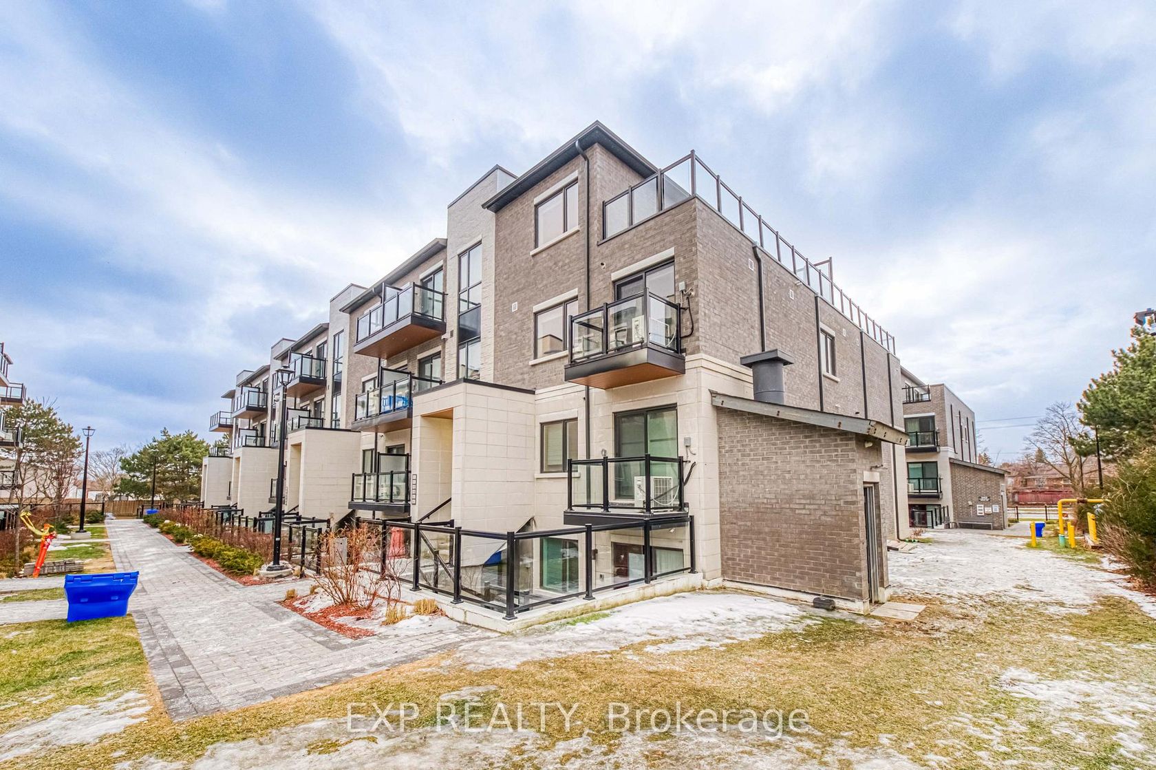 B107 - 50 Morecambe Gate, L'Amoreaux, Toronto 