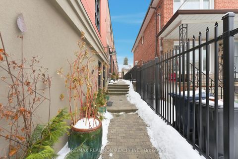 Photo 4 at 12 - 200 Clinton Street, Little Italy, Toronto