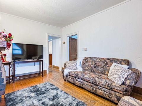 Photo 6 at 54 Bicknell Avenue, Eglinton West, Toronto