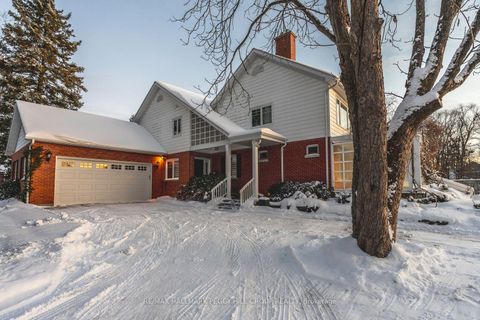 Photo 1 at 150 Collingwood Street, Codrington, Barrie