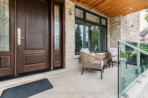 Photo 2 at 4 Dunrobin Drive, Rosethorn, Toronto