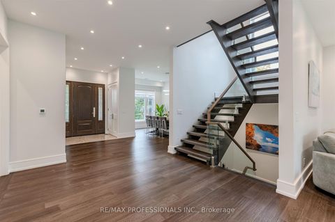 Photo 3 at 4 Dunrobin Drive, Rosethorn, Toronto