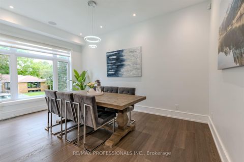 Photo 4 at 4 Dunrobin Drive, Rosethorn, Toronto