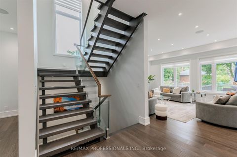 Photo 7 at 4 Dunrobin Drive, Rosethorn, Toronto