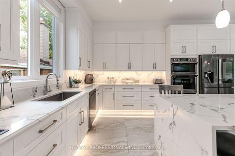 Photo 13 at 4 Dunrobin Drive, Rosethorn, Toronto