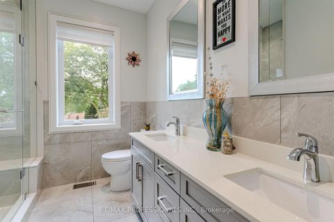 Photo 22 at 4 Dunrobin Drive, Rosethorn, Toronto