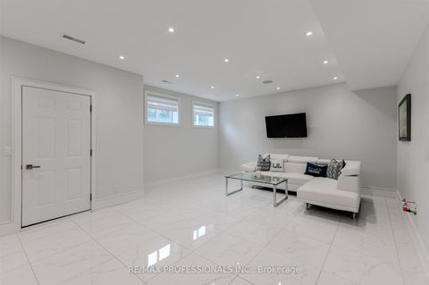 Photo 32 at 4 Dunrobin Drive, Rosethorn, Toronto