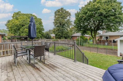 Photo 37 at 4 Dunrobin Drive, Rosethorn, Toronto