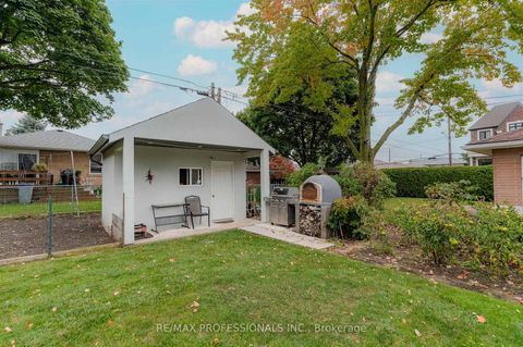 Photo 39 at 4 Dunrobin Drive, Rosethorn, Toronto