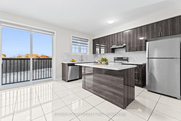 Photo 11 at 41 Rainbrook Close, Wellington, Brampton