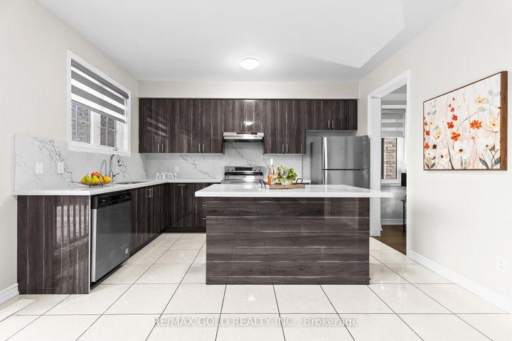 Photo 12 at 41 Rainbrook Close, Wellington, Brampton