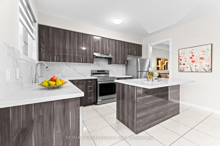 Photo 13 at 41 Rainbrook Close, Wellington, Brampton