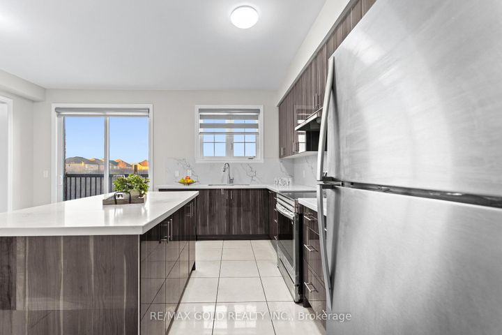 Photo 16 at 41 Rainbrook Close, Wellington, Brampton