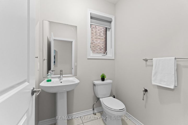 Photo 19 at 41 Rainbrook Close, Wellington, Brampton