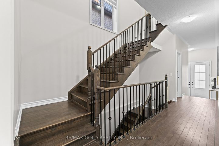 Photo 20 at 41 Rainbrook Close, Wellington, Brampton