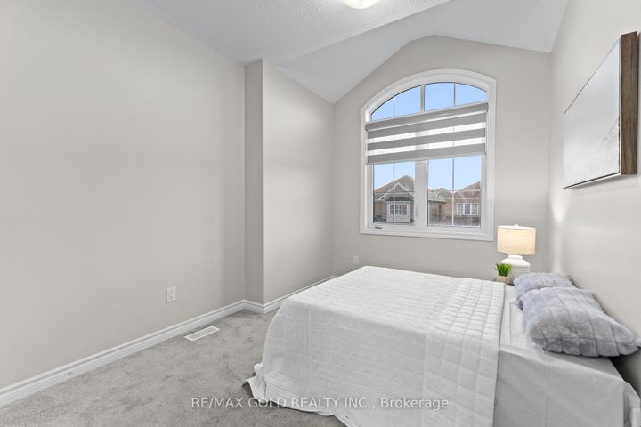 Photo 32 at 41 Rainbrook Close, Wellington, Brampton