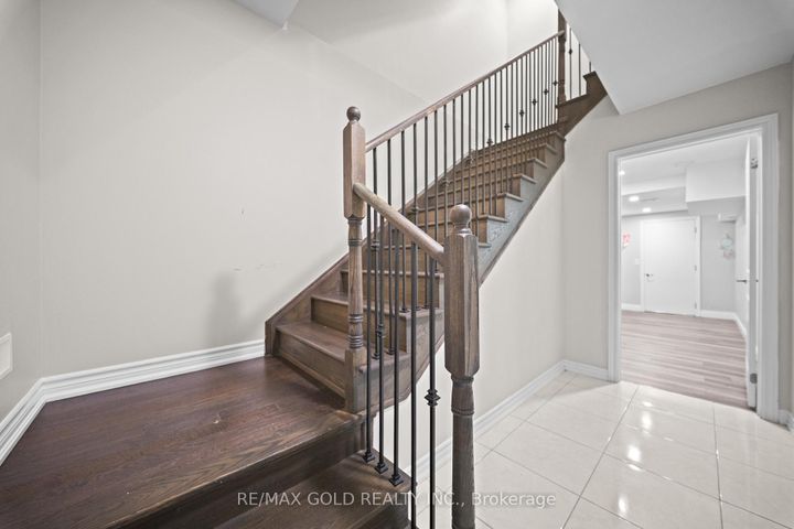 Photo 34 at 41 Rainbrook Close, Wellington, Brampton