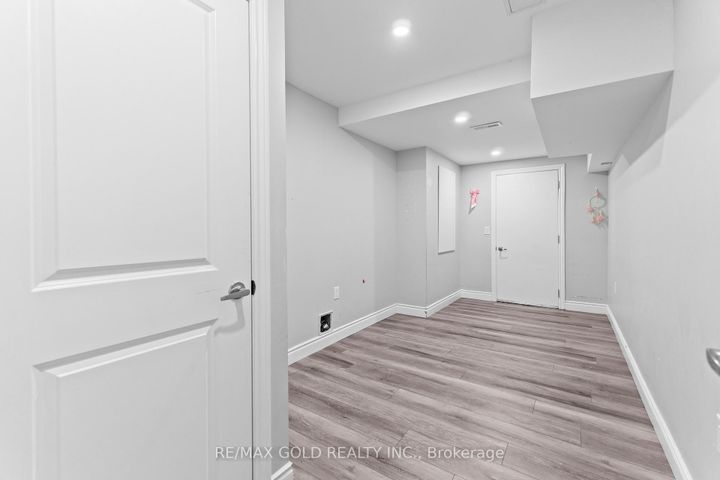 Photo 35 at 41 Rainbrook Close, Wellington, Brampton