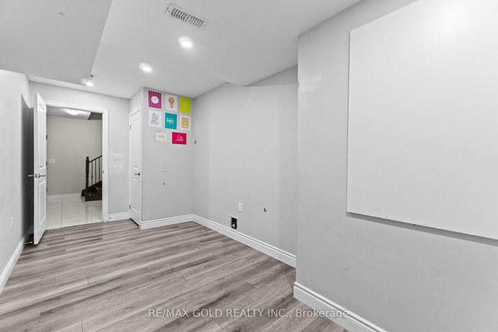 Photo 36 at 41 Rainbrook Close, Wellington, Brampton