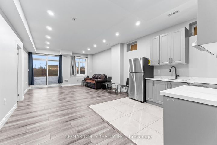 Photo 37 at 41 Rainbrook Close, Wellington, Brampton