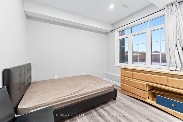 Photo 43 at 41 Rainbrook Close, Wellington, Brampton