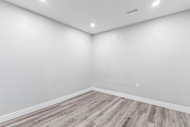 Photo 44 at 41 Rainbrook Close, Wellington, Brampton