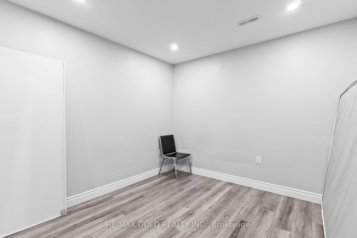 Photo 45 at 41 Rainbrook Close, Wellington, Brampton