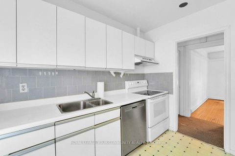 Photo 11 at 390 Davenport Road, Casa Loma, Toronto