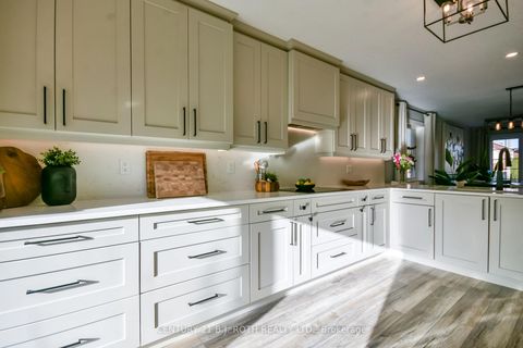 Photo 15 at 27 Claire Drive, Painswick South, Barrie