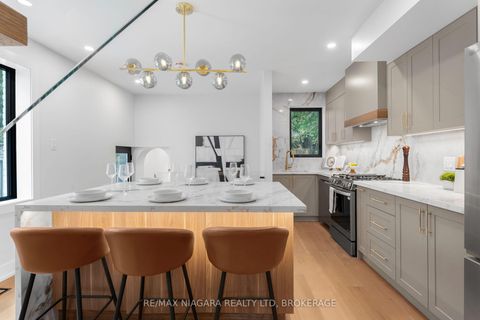 Photo 11 at 853 Sammon Avenue, Lumsden, Toronto