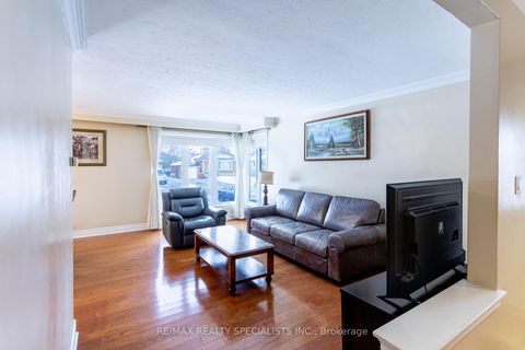 Photo 3 at 81 Acton Avenue, Bathurst Manor, Toronto