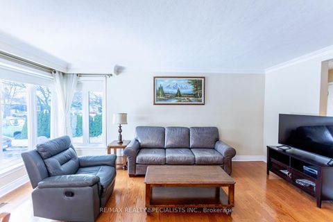 Photo 4 at 81 Acton Avenue, Bathurst Manor, Toronto