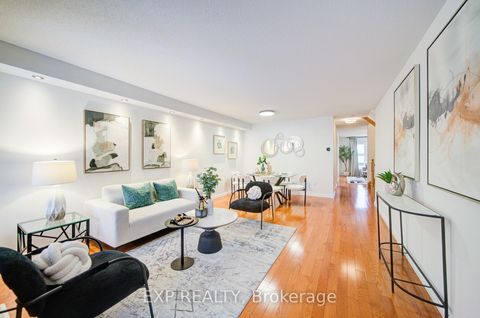 Photo 5 at 21 Westcliffe Crescent, Jefferson, Richmond Hill