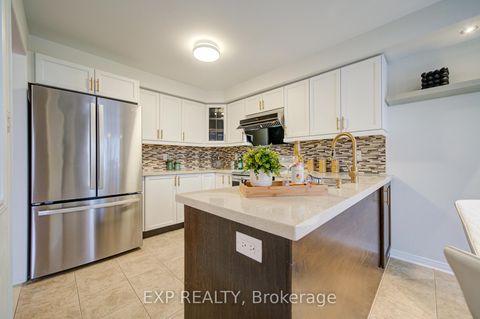 Photo 19 at 21 Westcliffe Crescent, Jefferson, Richmond Hill